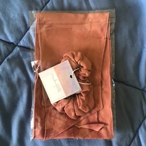 NWT Ken You Knot Dew Scrunchie with tie scarf